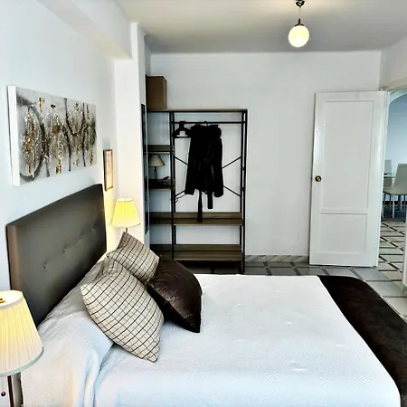 Holibai, Mencer, Playa America Al Lado Del Mar Nigran