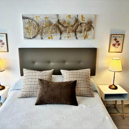 Holibai, Mencer, Playa America Al Lado Del Mar Nigran