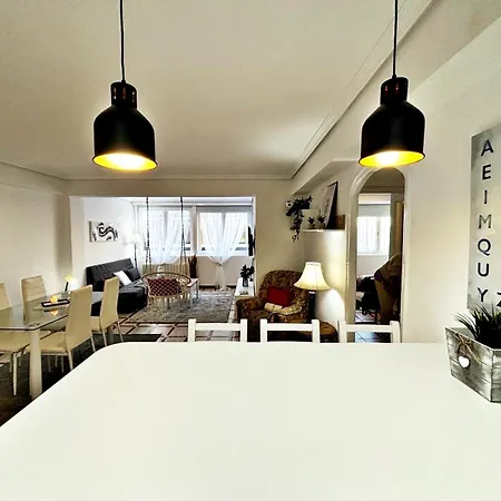 Holibai, Mencer, Playa America Al Lado Del Mar Apartment Nigran