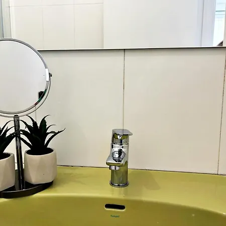 Holibai, Mencer, Playa America Al Lado Del Mar Nigran