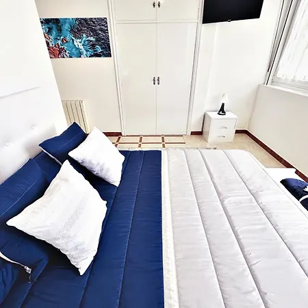 Holibai, Mencer, Playa America Al Lado Del Mar Nigran