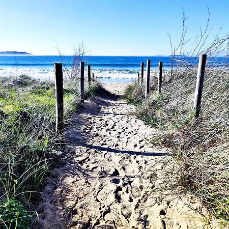 Holibai, Mencer, Playa America Al Lado Del Mar Nigran